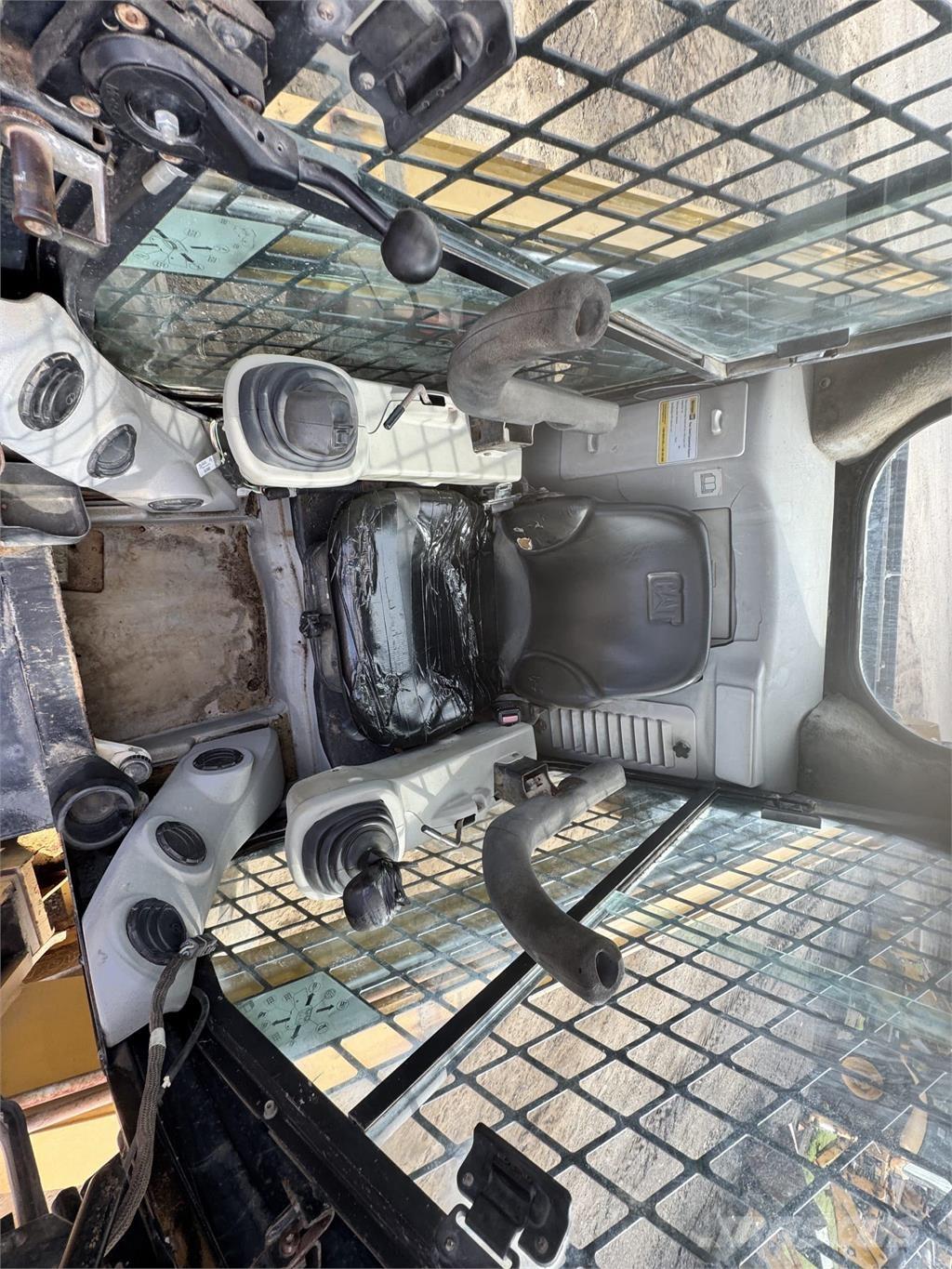 CAT 246C Мини товарачи
