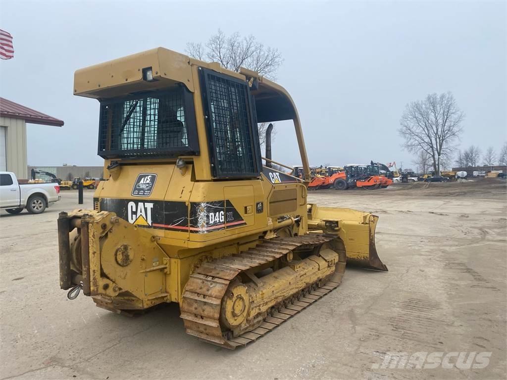 CAT D4G XL Верижни булдозери
