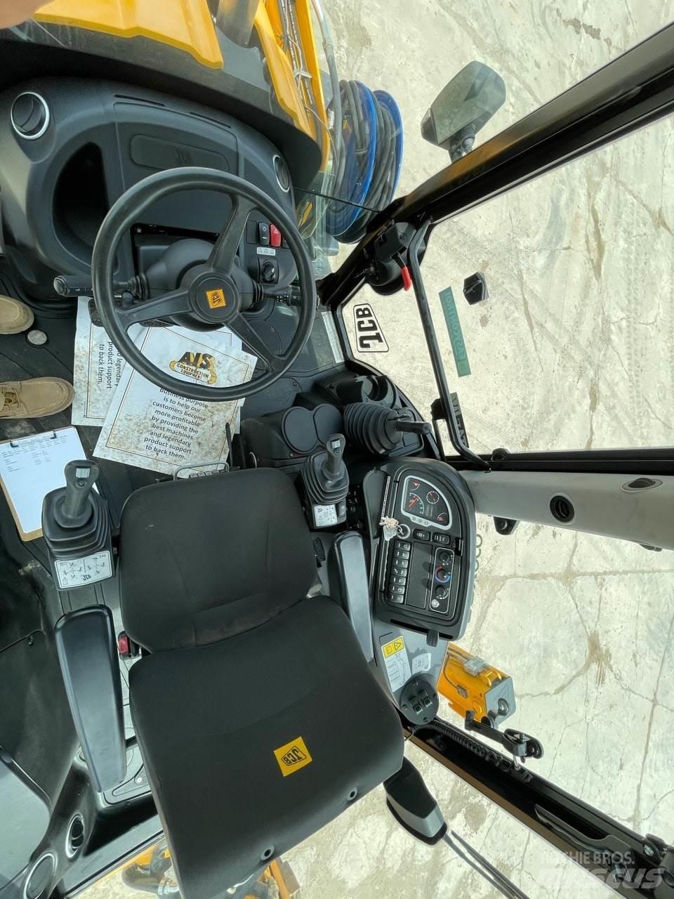 JCB 3CX14 Товарач със заден ексватор