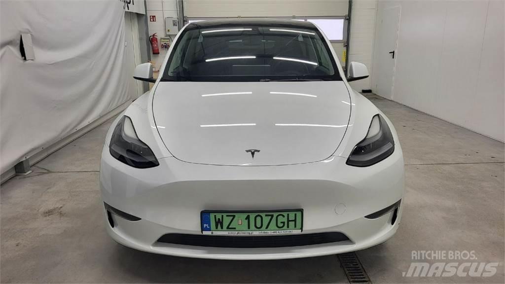 Tesla Y Коли