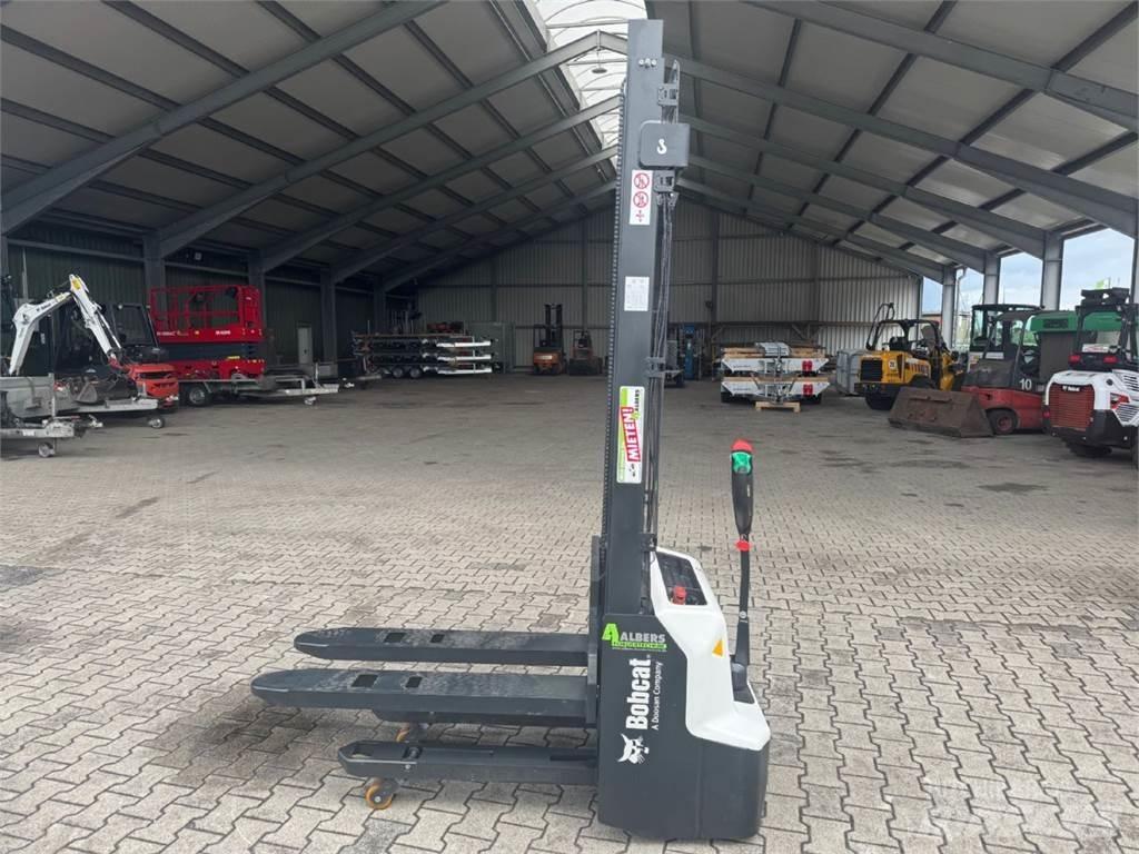 Bobcat LSM12N-7 i Колички високоповдигачи с теглич