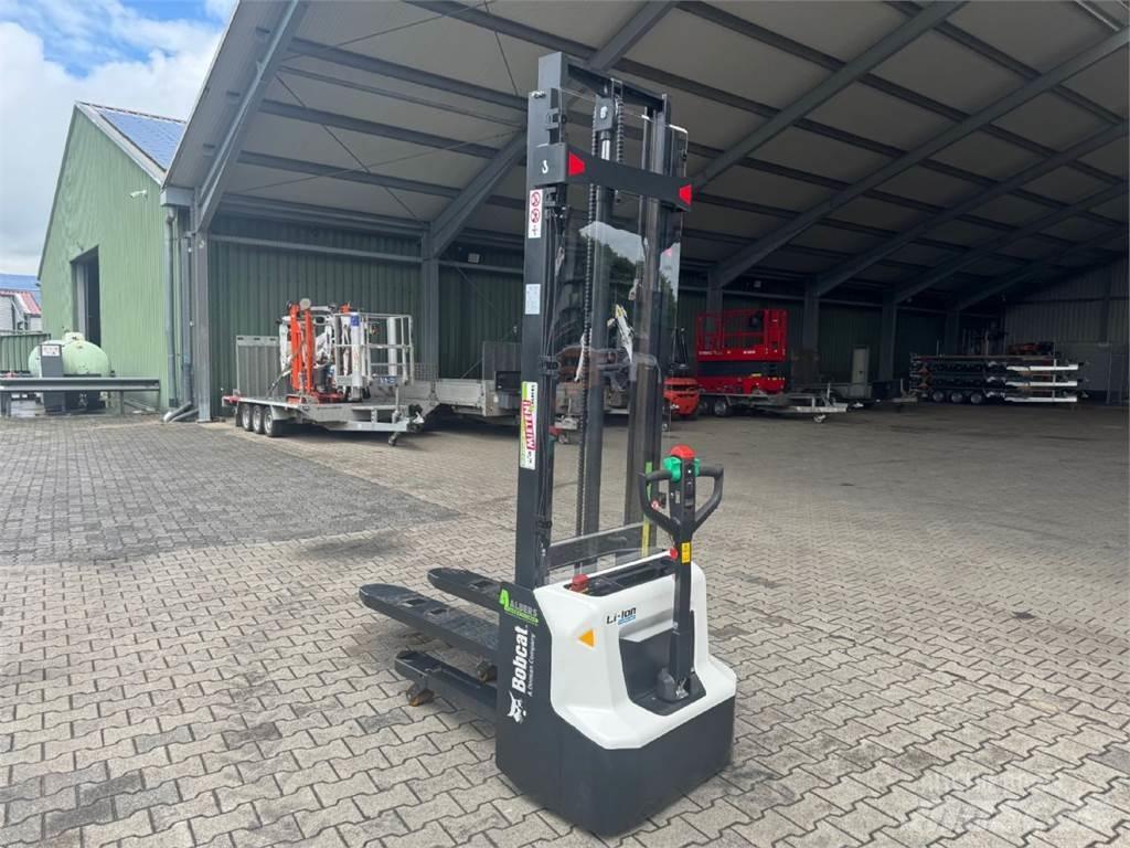 Bobcat LSM12N-7 i Колички високоповдигачи с теглич