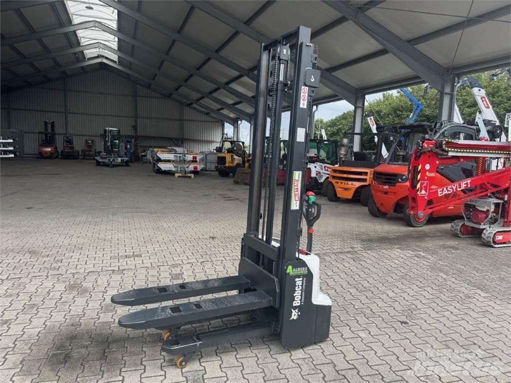 Bobcat LSM12N-7 i Колички високоповдигачи с теглич