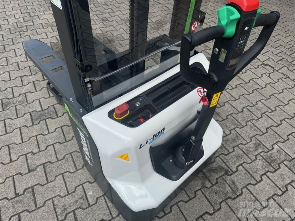 Bobcat LSM12N-7 i Колички високоповдигачи с теглич
