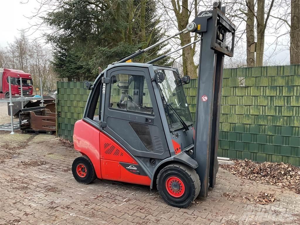Linde H 30 D 02 EVO Дизелови камиони