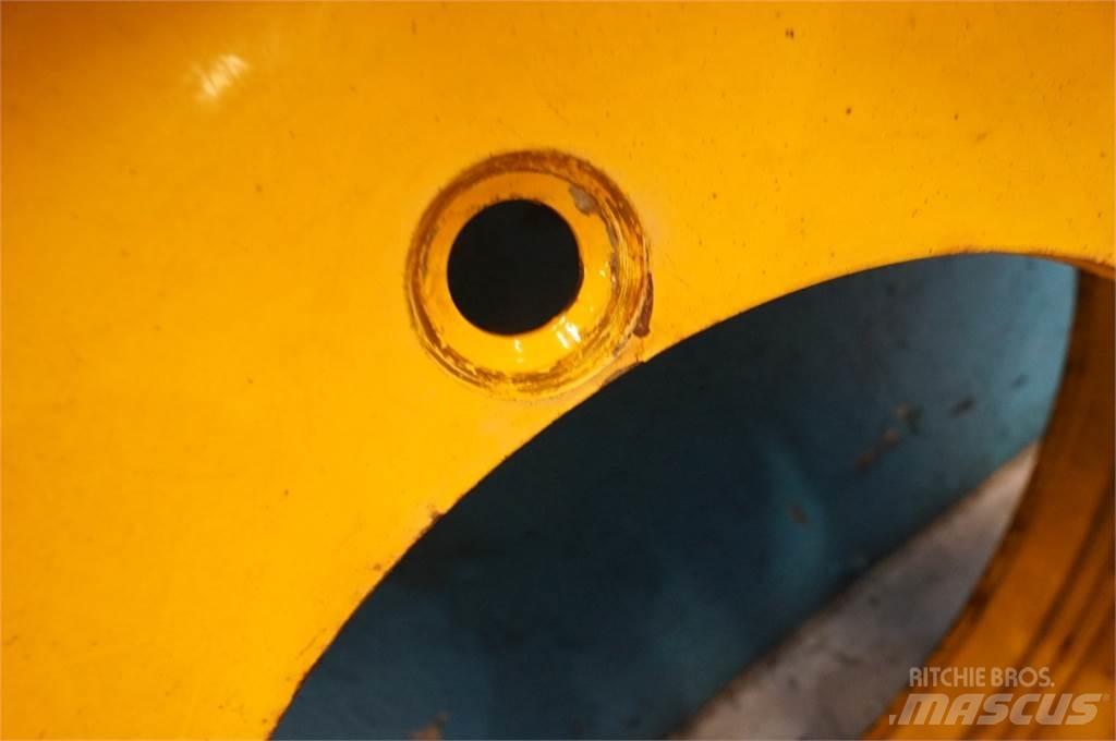  28 440/80R28 Гуми