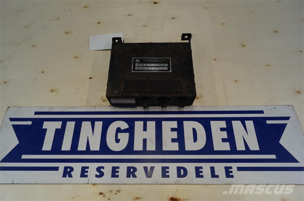 CASE 1480 Електроники