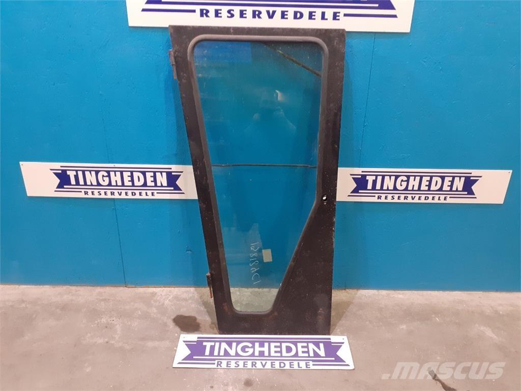 CASE 1620 Кабина