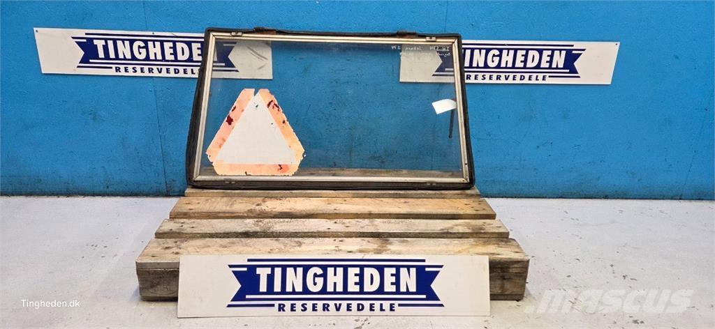 CASE 574 Кабина