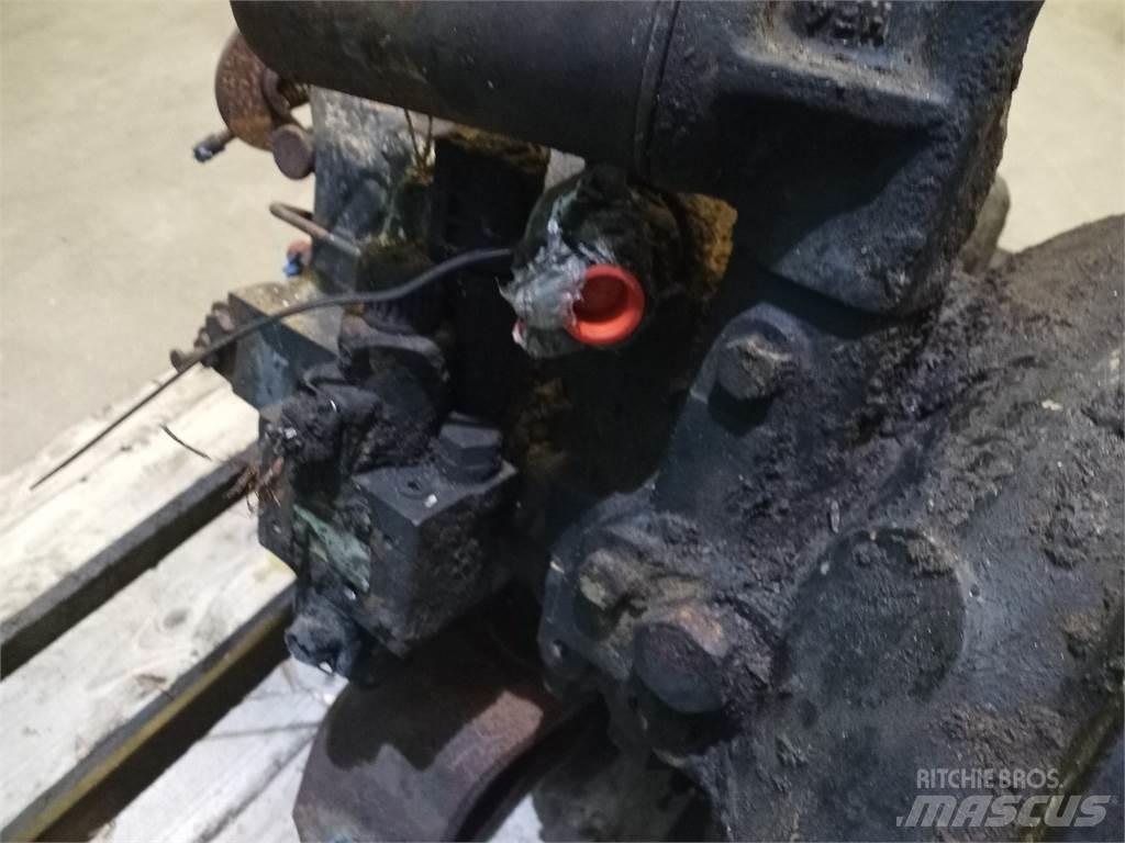 CASE 595 Предаване
