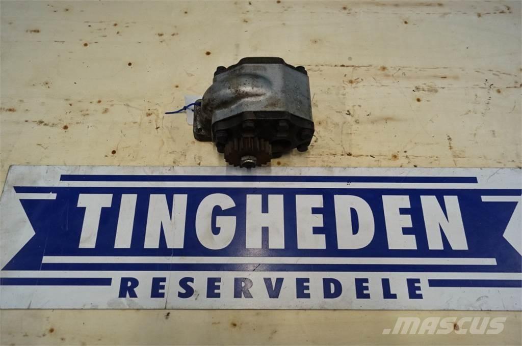 CASE 595 Хидравлични