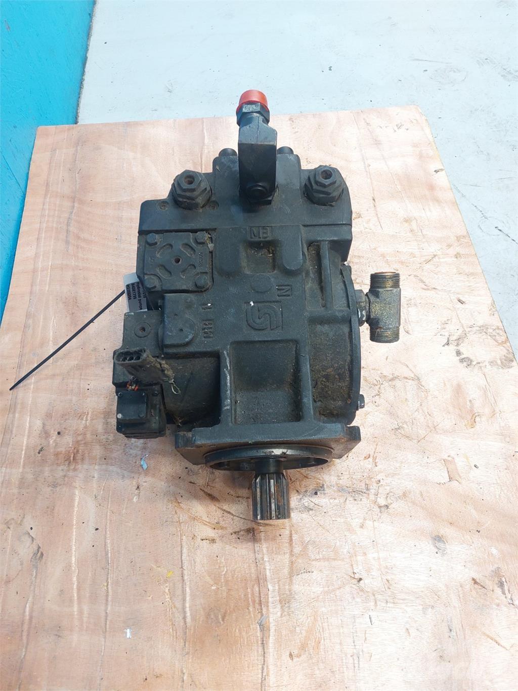 CASE 7010 Хидравлични