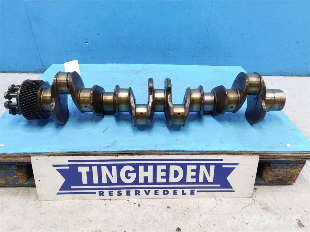 CASE 7010 Двигатели