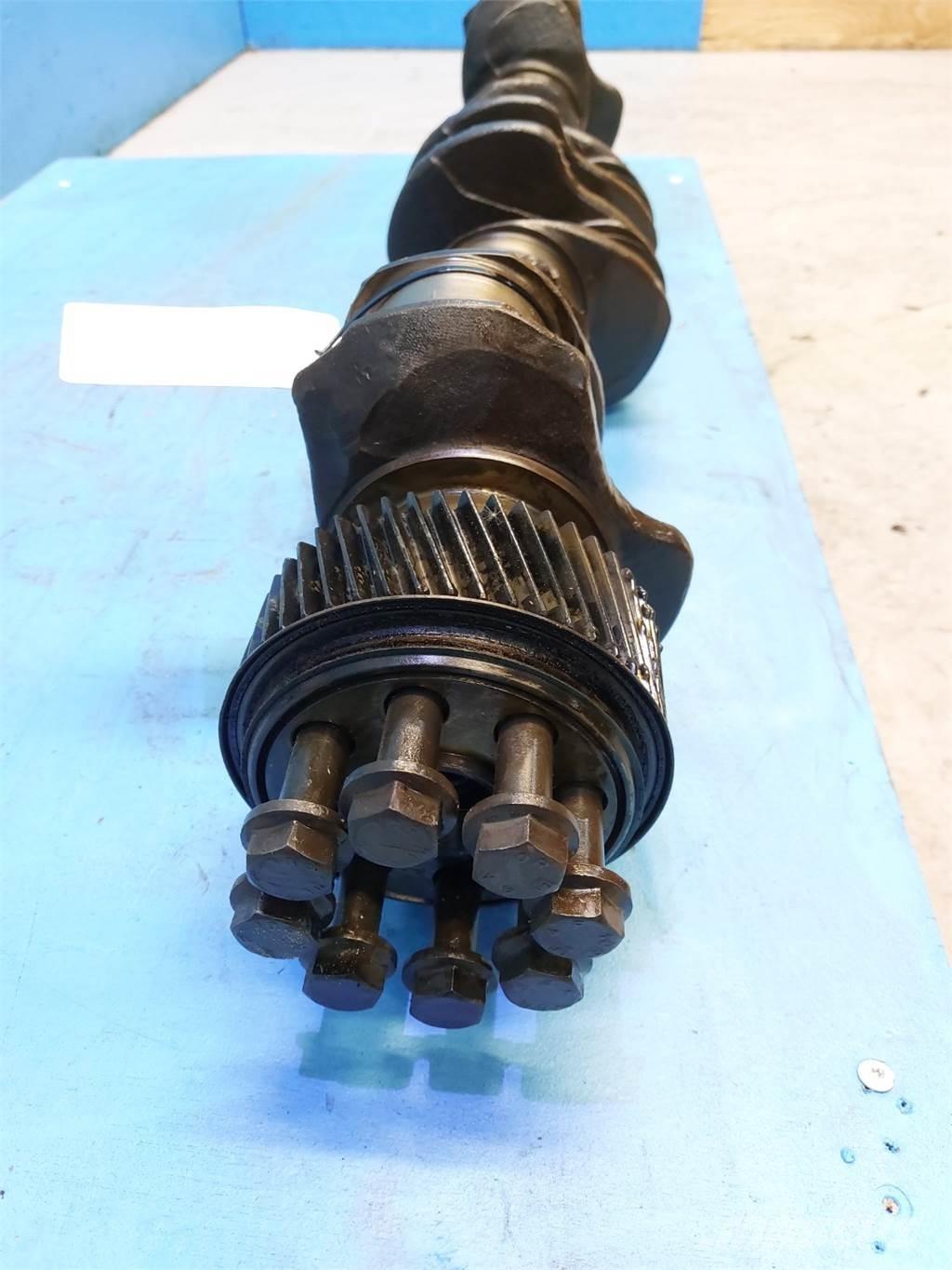 CASE 7010 Двигатели