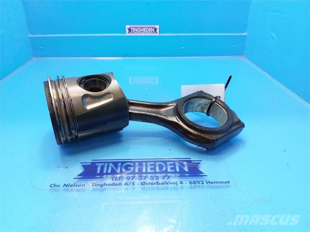 CASE 7010 Двигатели