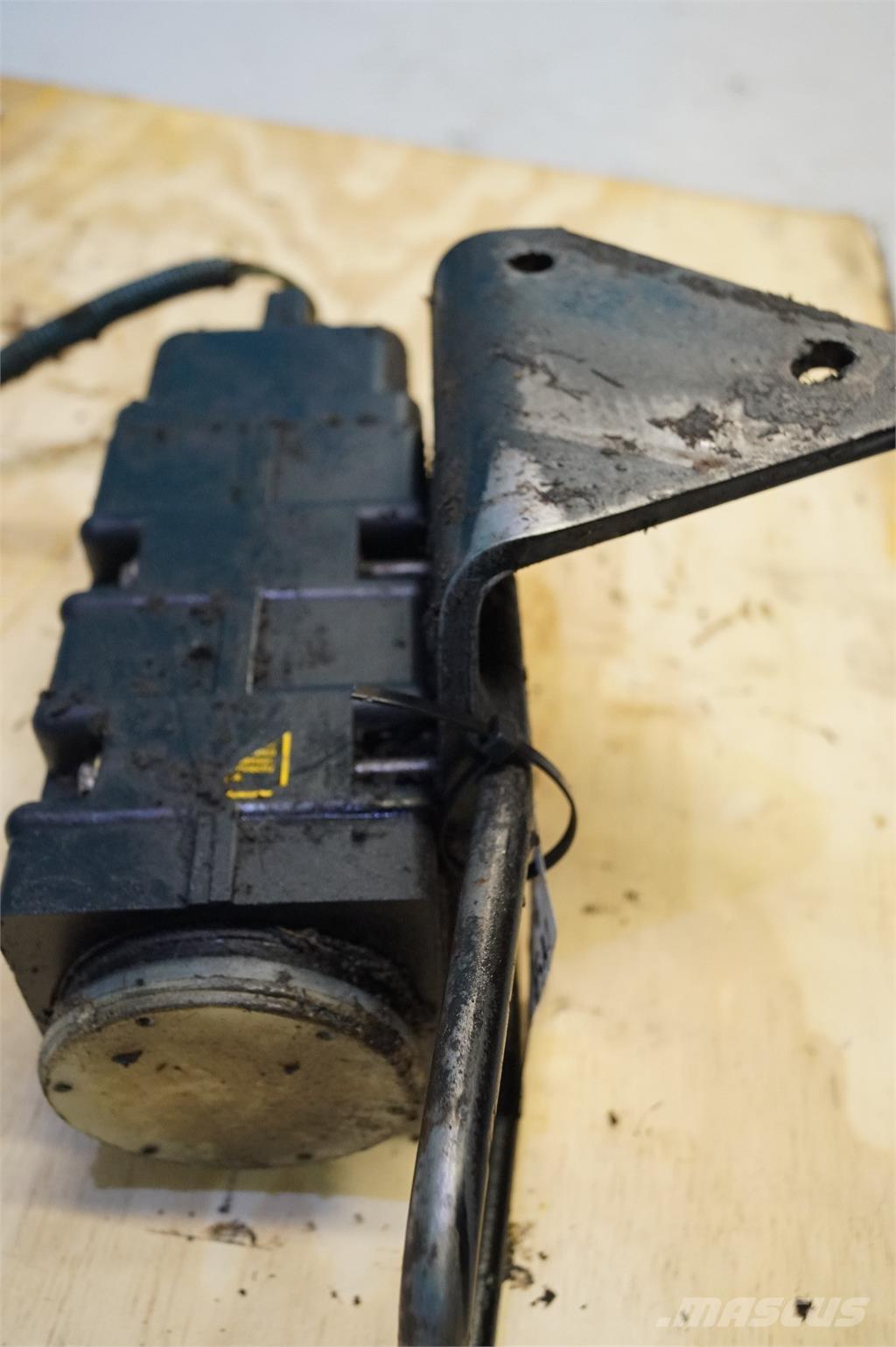 CASE 7130 Електроники