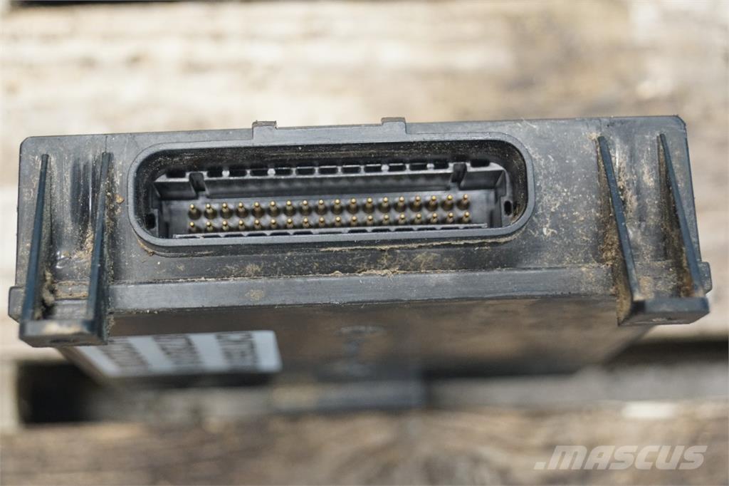 CASE 8010 Електроники