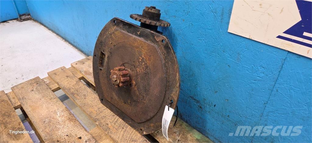 CASE 8010 Предаване