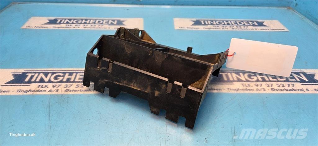 CASE 844XL Кабина