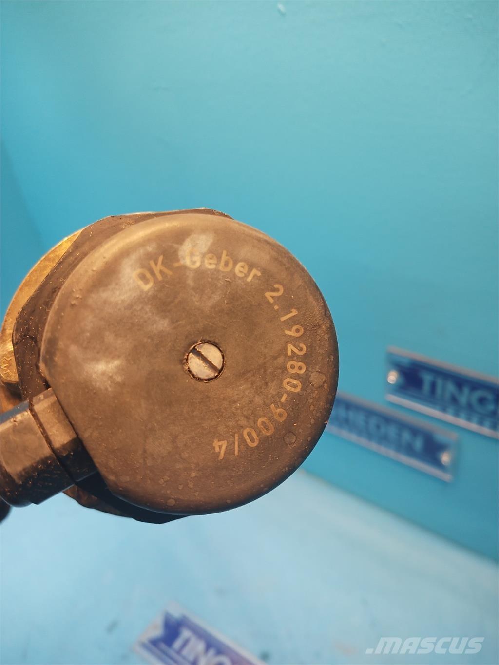 CASE CF80 Електроники