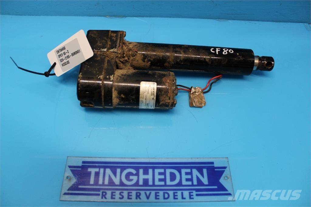 CASE CF80 Електроники