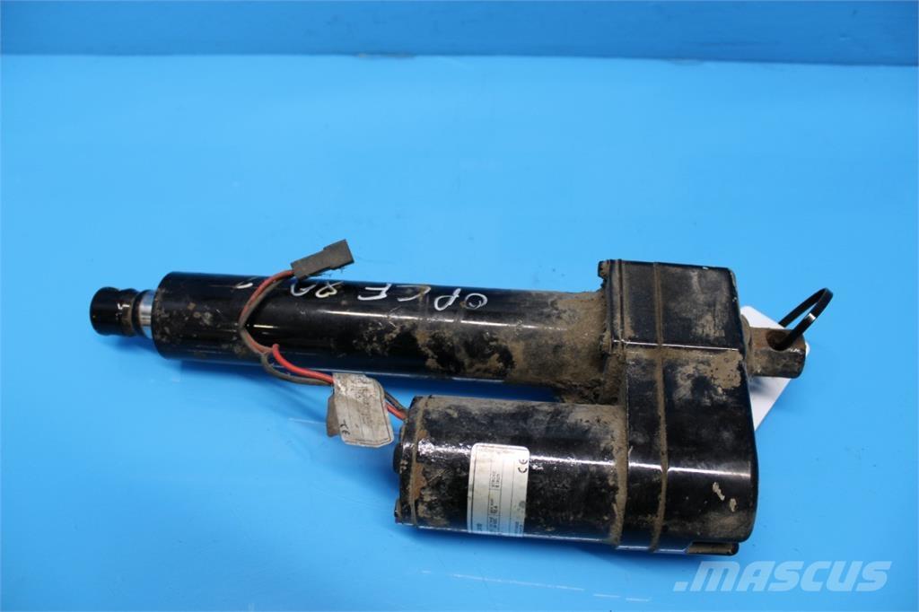 CASE CF80 Електроники