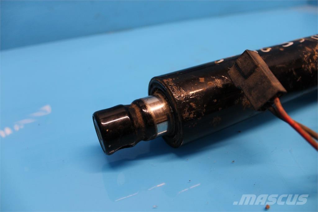 CASE CF80 Електроники