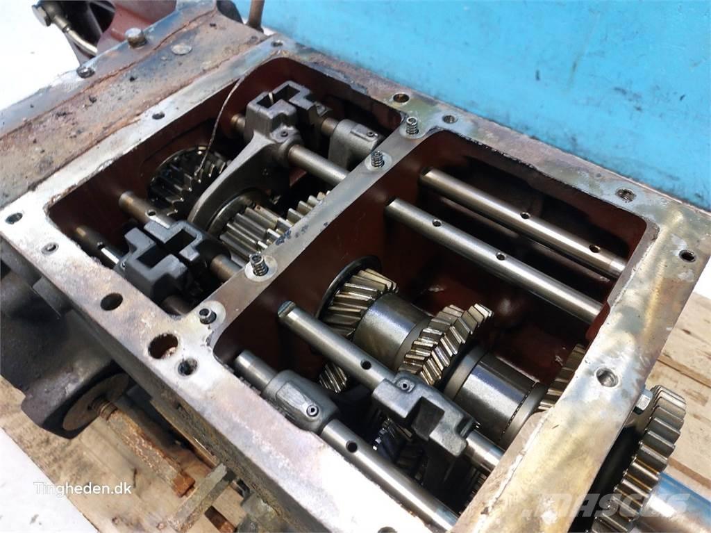 CASE Farmall 95A Предаване