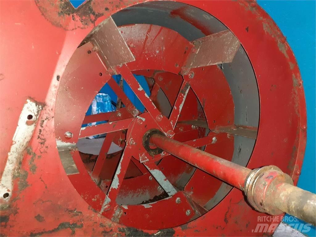 Case IH 1620 Разстилачки на пясък и сол
