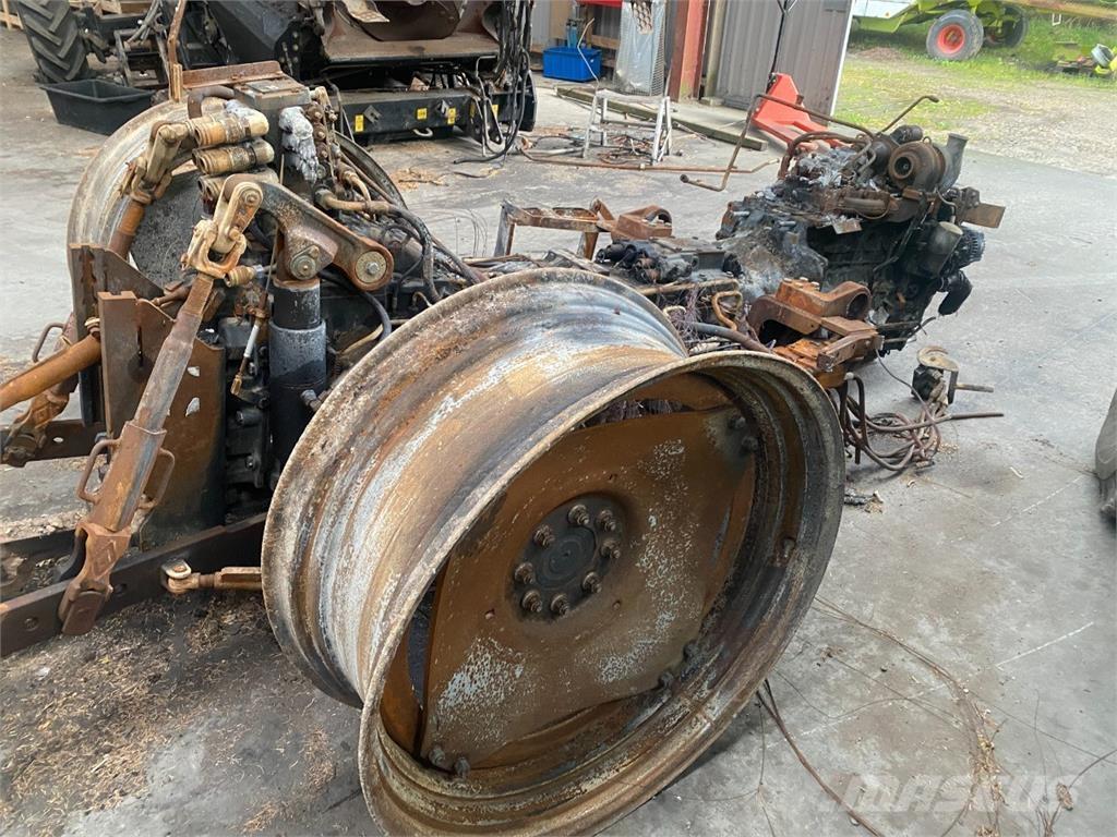 CASE Maxxum 115 Трактори