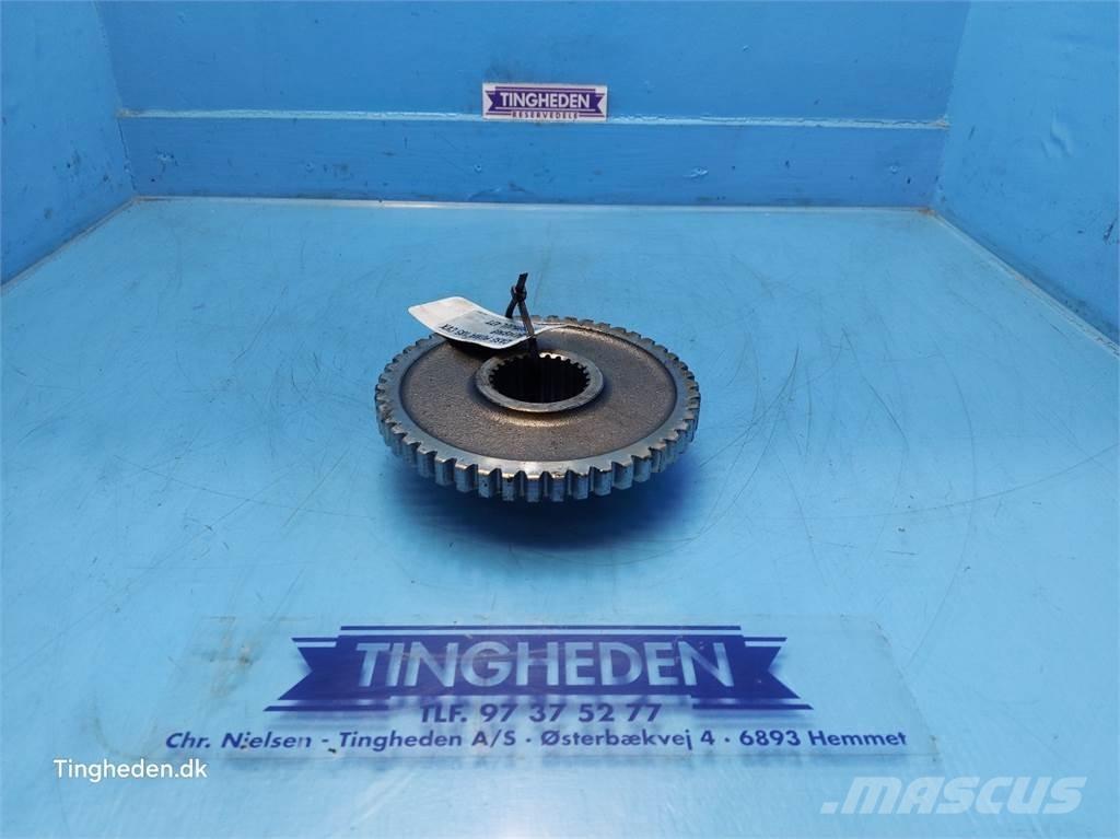 CASE Puma 185 Предаване