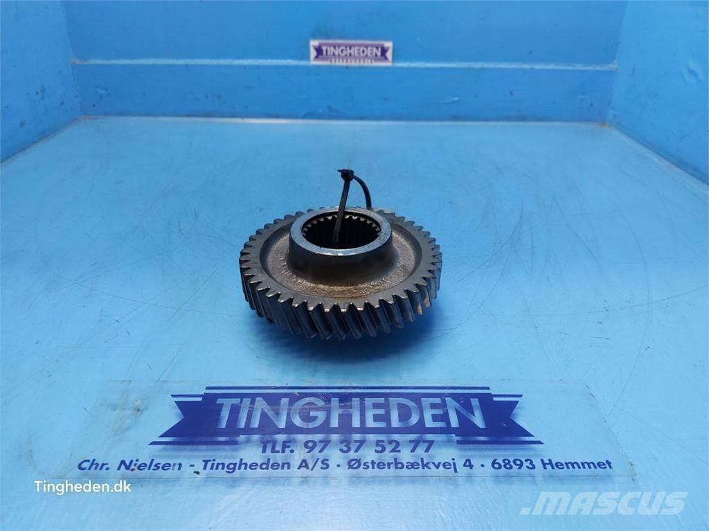 CASE Puma 185 Предаване