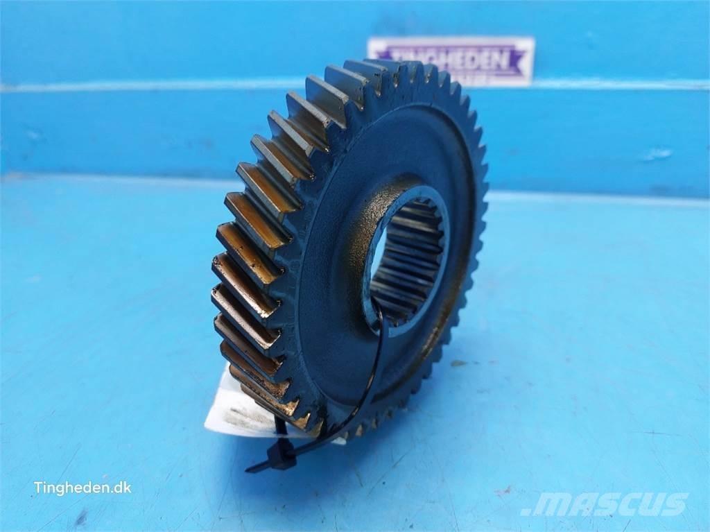 CASE Puma 185 Предаване