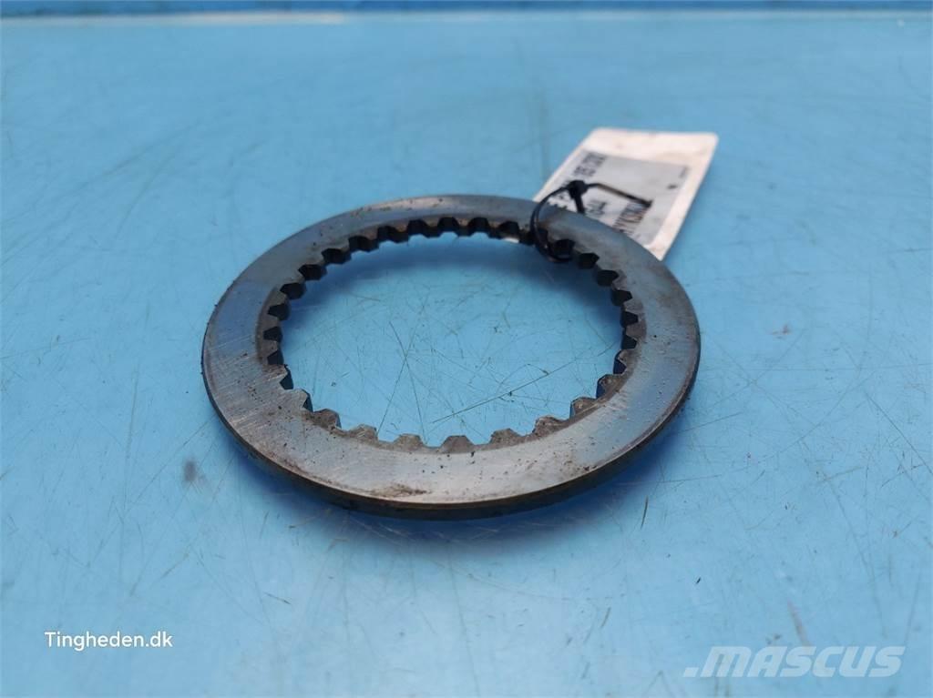 CASE Puma 185 Предаване