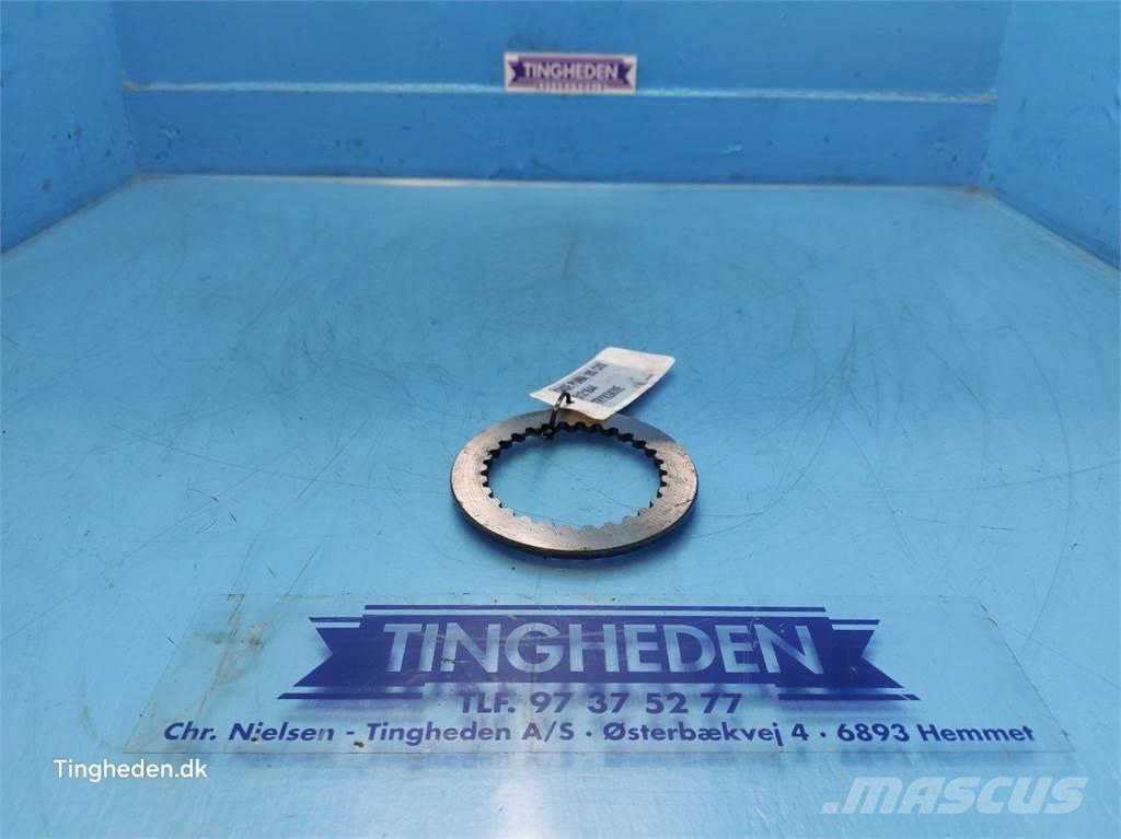 CASE Puma 185 Предаване