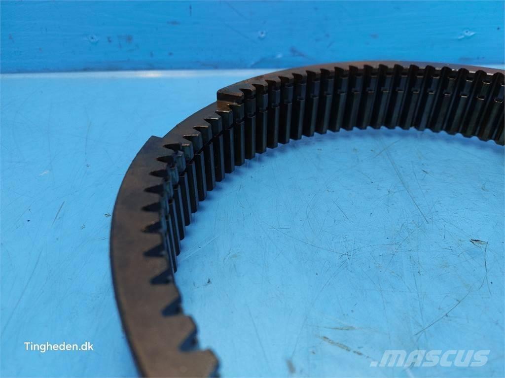 CASE Puma 185 Предаване