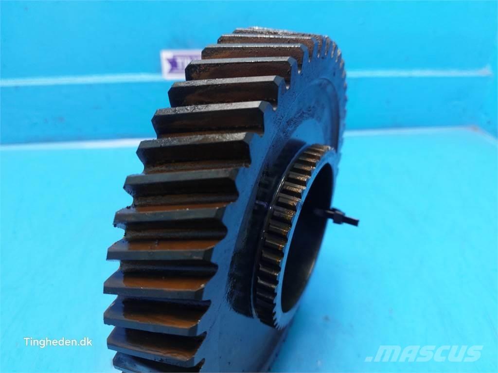 CASE Puma 185 Предаване