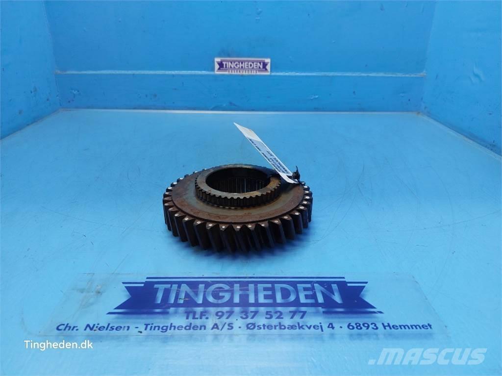 CASE Puma 185 Предаване