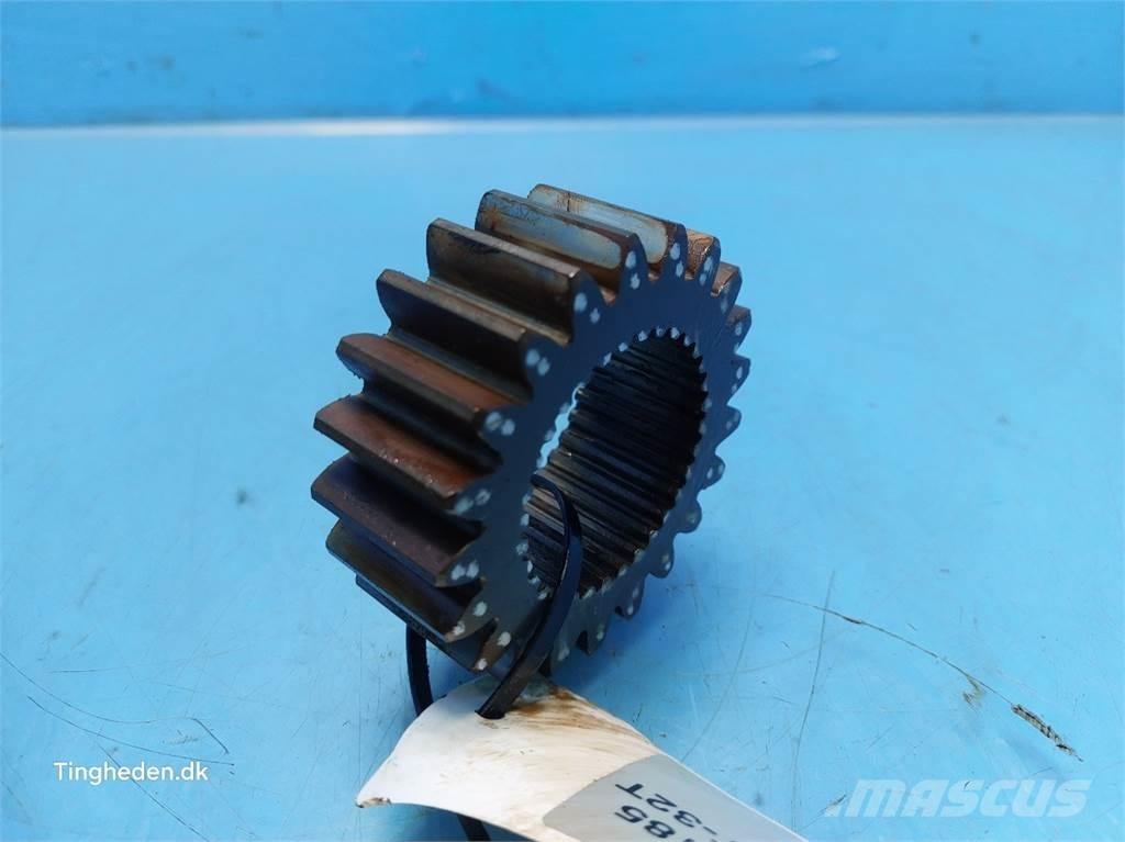 CASE Puma 185 Предаване