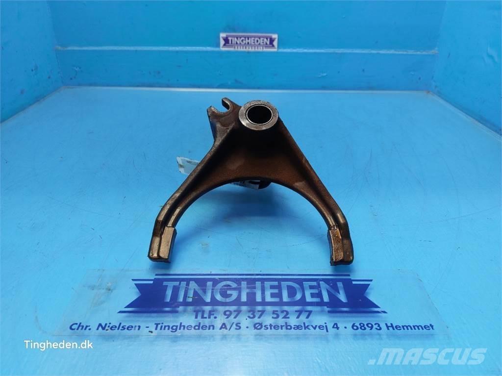 CASE Puma 185 Предаване