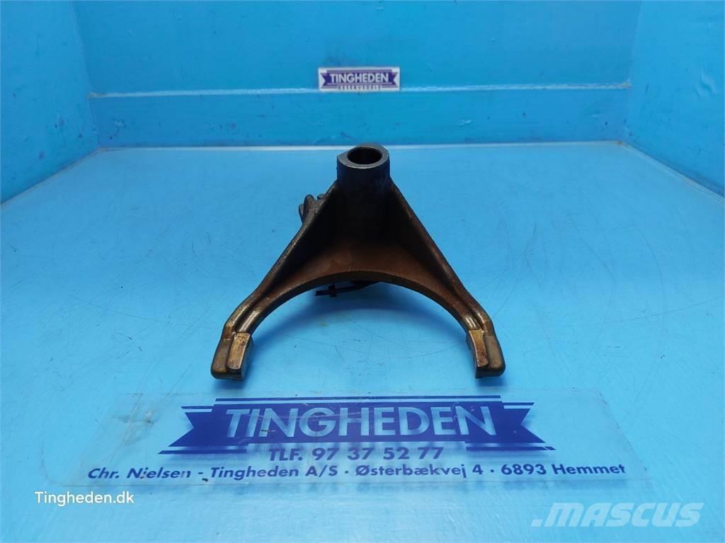 CASE Puma 185 Предаване