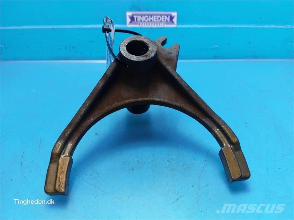 CASE Puma 185 Предаване