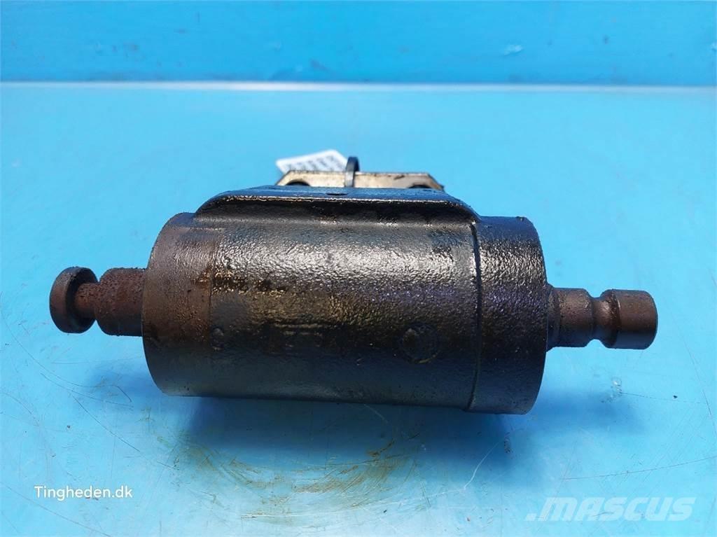 CASE Puma 185 Предаване