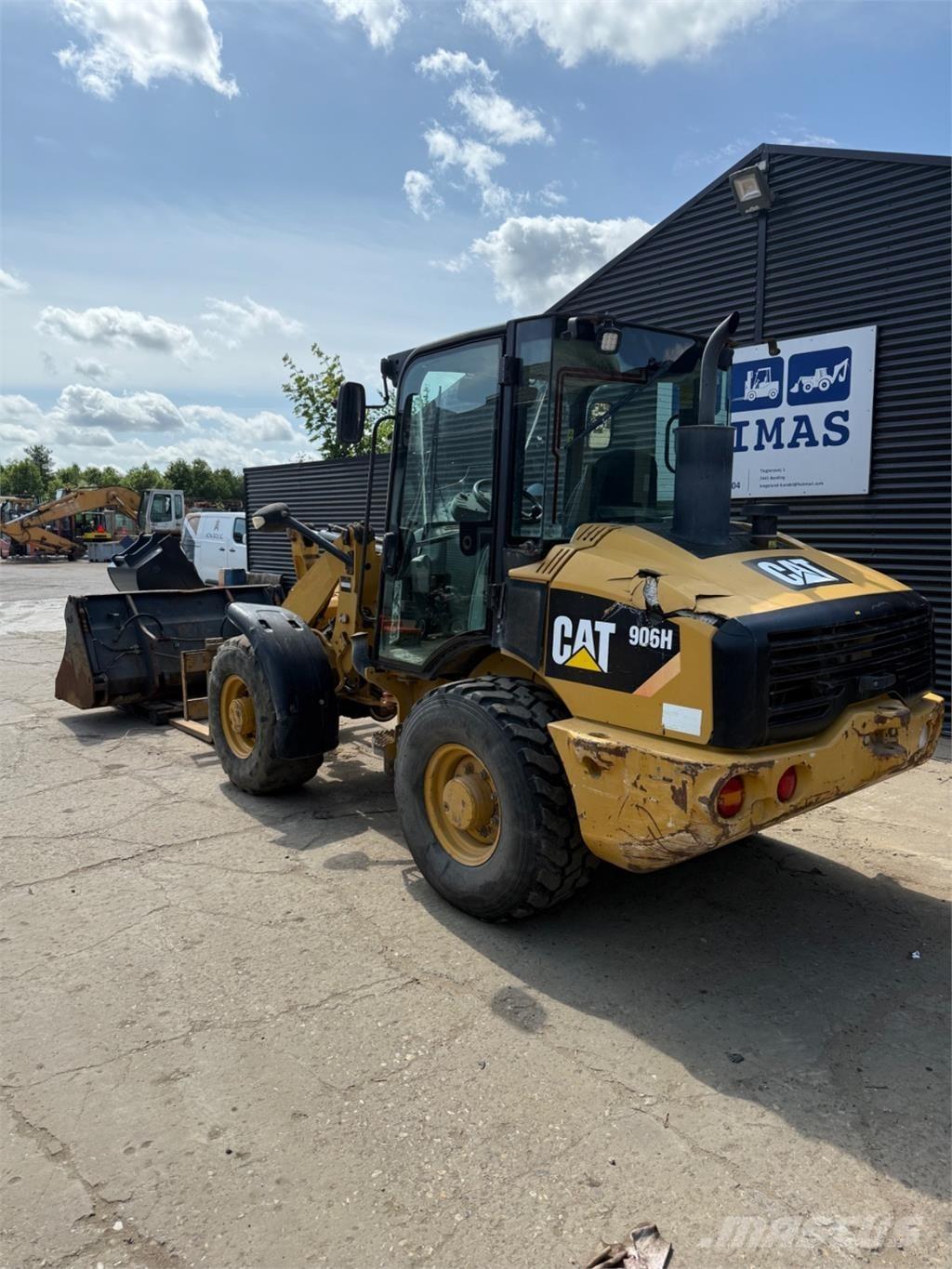 CAT 906H Колесни товарачи