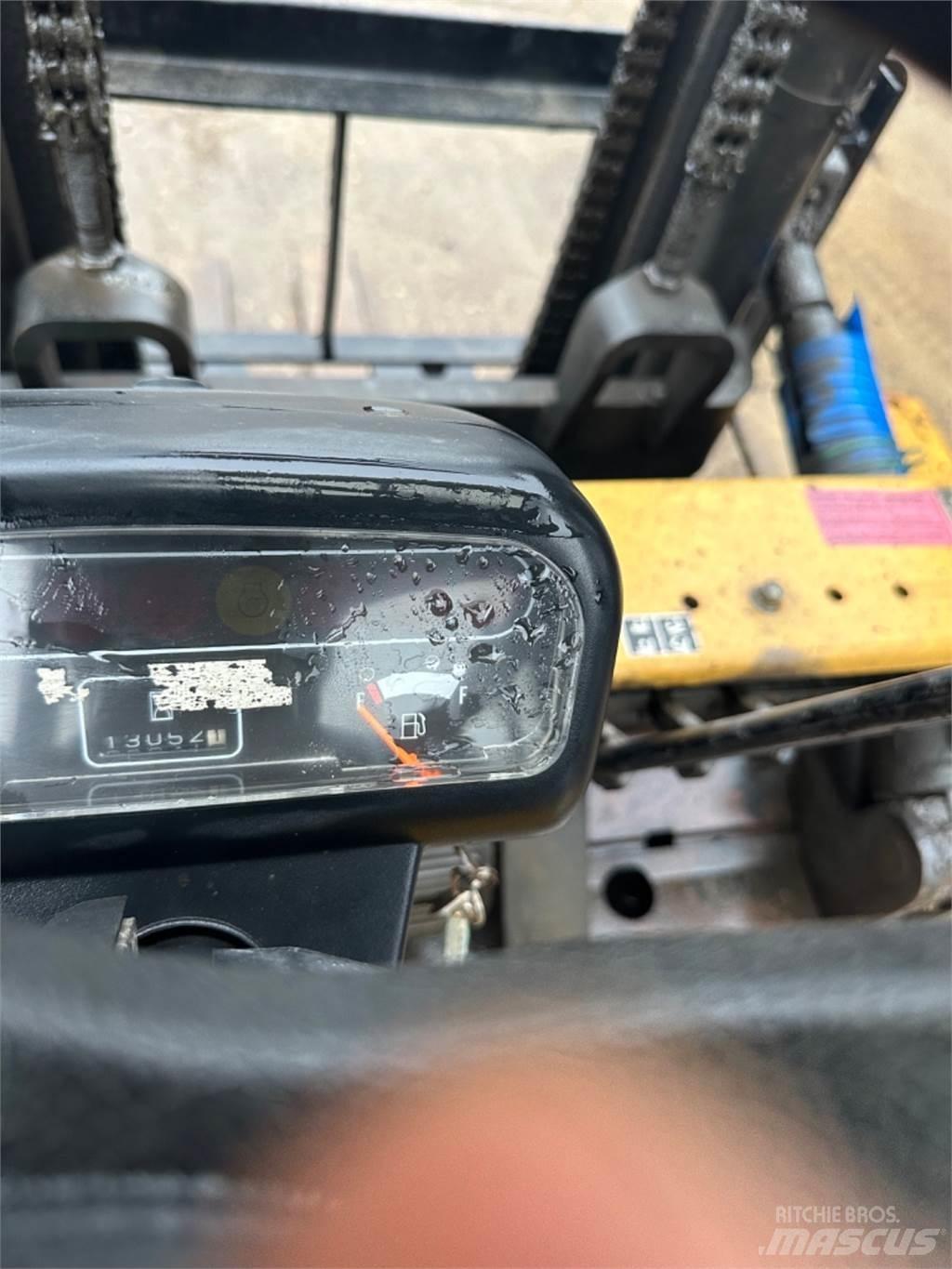 CAT DP40 Дизелови камиони