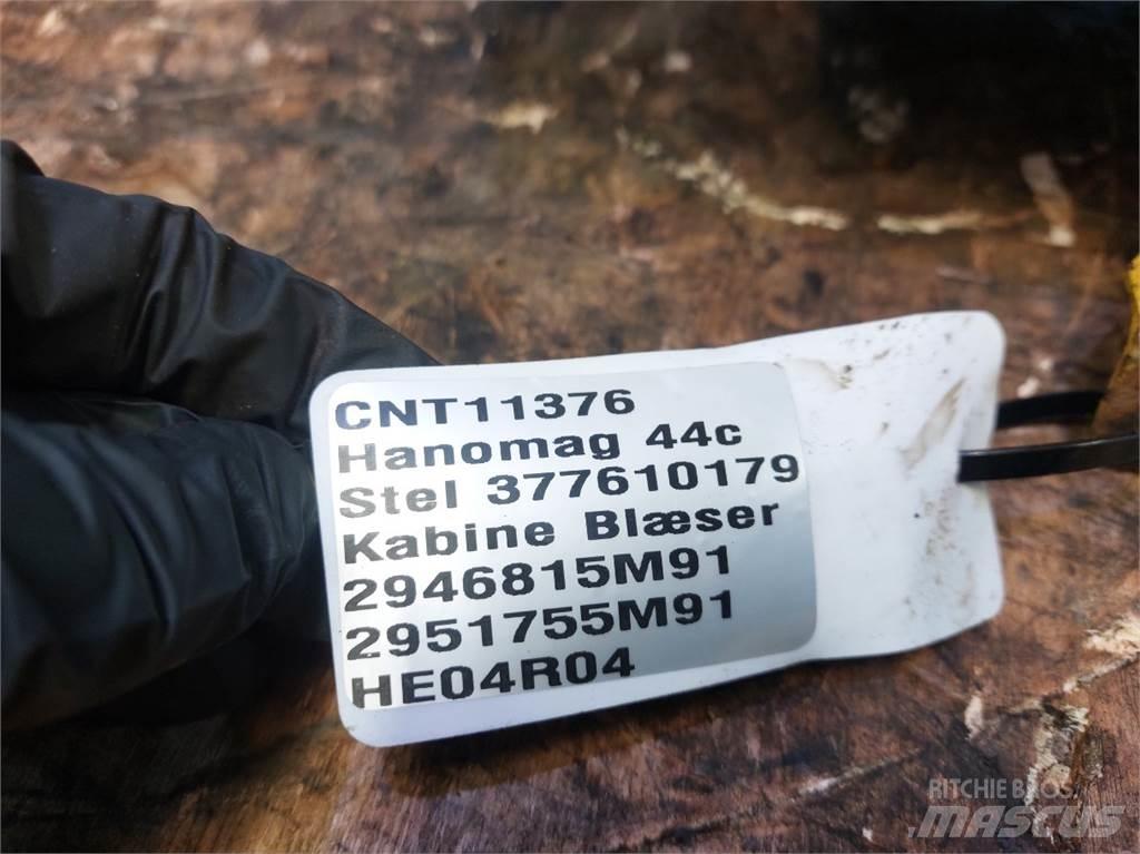 Hannonag 44C Кабина