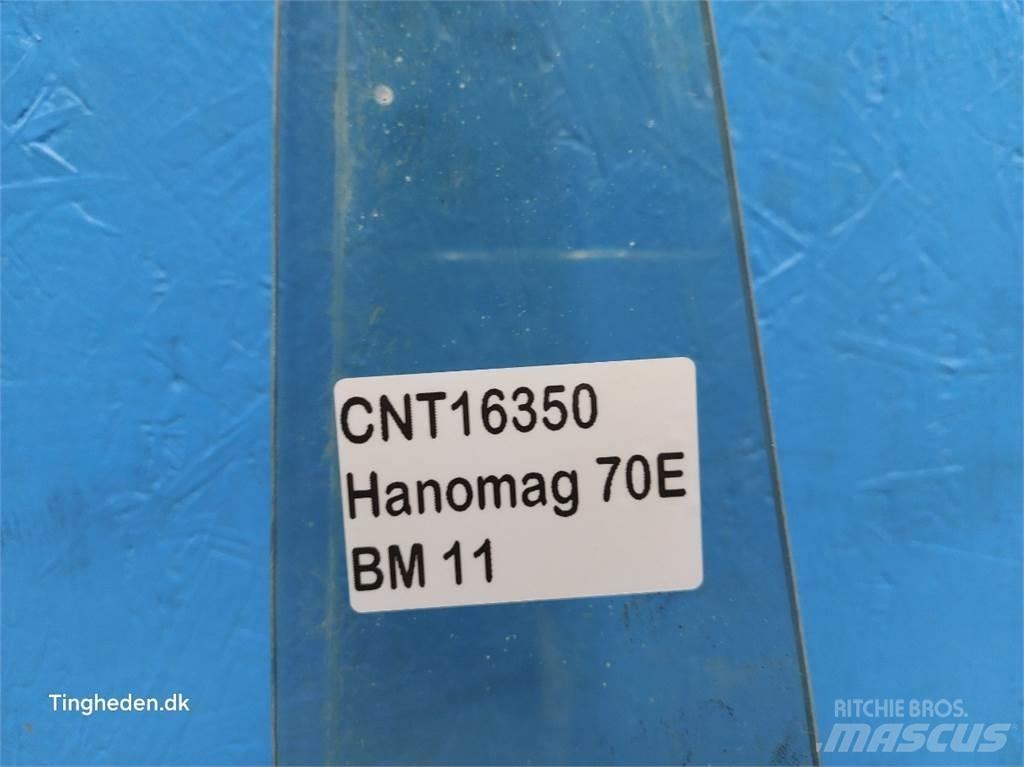  Hannonag 70E Кабина