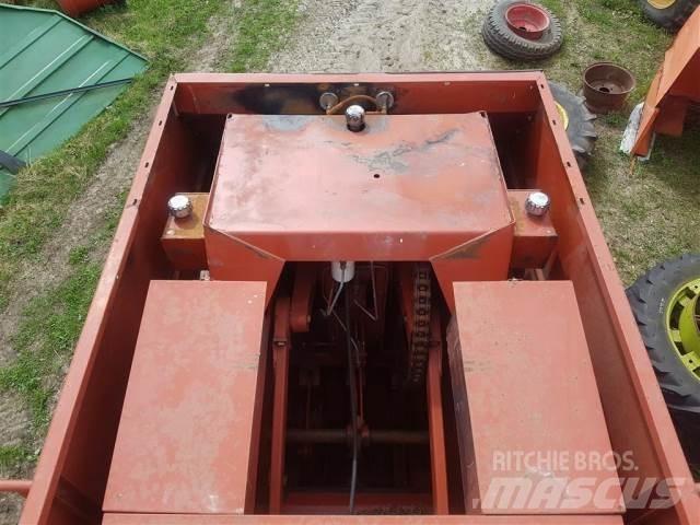 Hesston 4700 Балопреси квадратни
