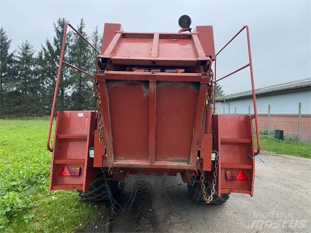 Hesston 4700 Балопреси квадратни
