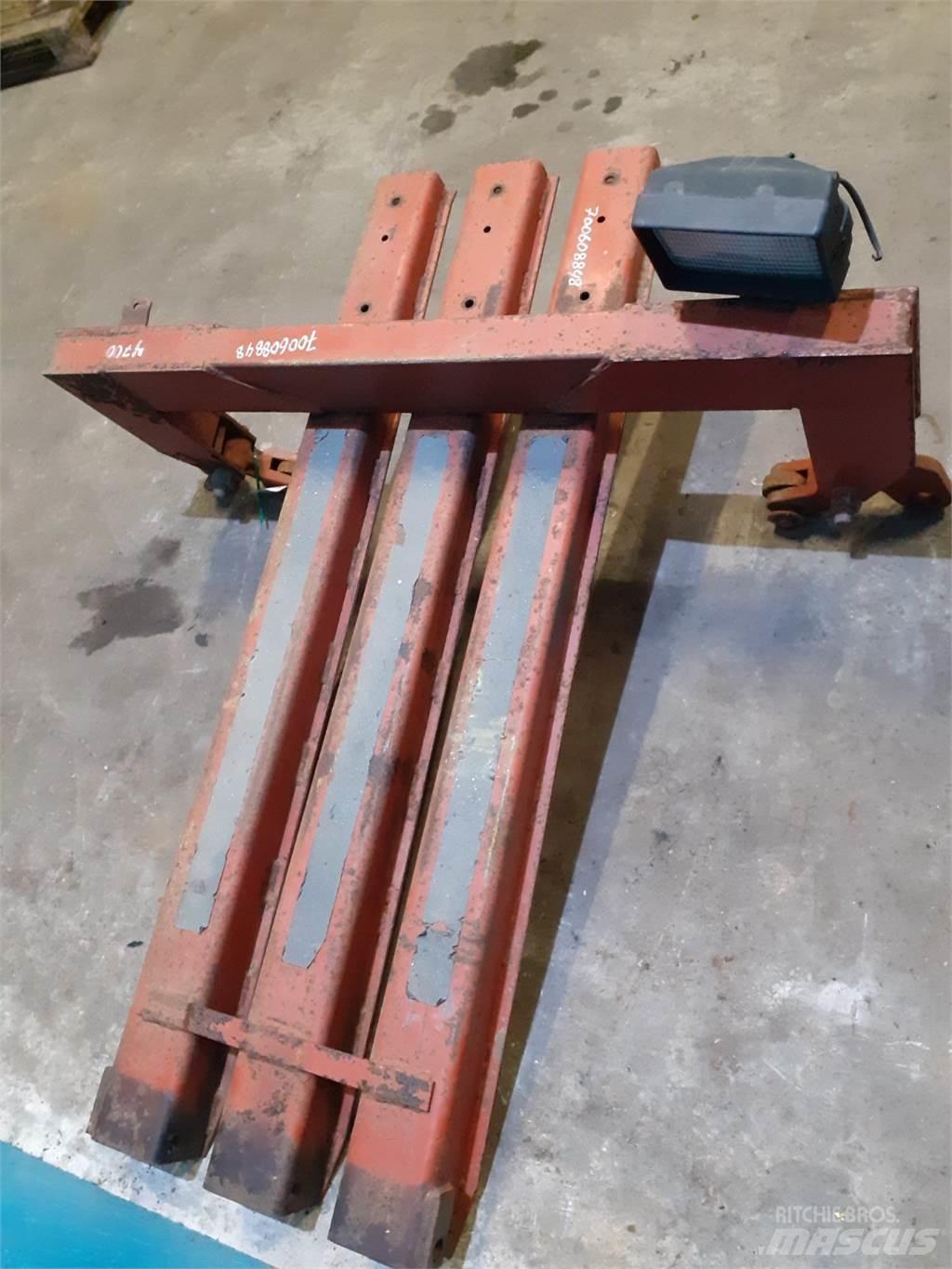 Hesston 4700 Стяги за бали